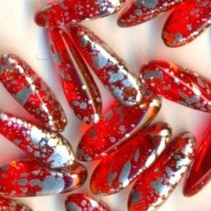 Dagger Beads Transparent Rot mit Silbersprenkel