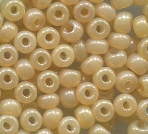 4mm Rocailles Cremebeige Perlglanz 47115