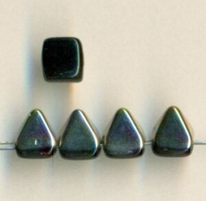 Tschechische Two-Hole Tile Pyramide JET VITRAIL
