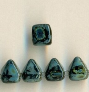 Tschechische Two-Hole Tile Pyramide Jet Travertin bedampft