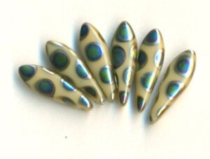 Dagger Beads Opak Beige mit Peacock bedampft