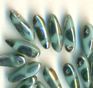 Dagger Beads Opak Türkis mit Peacock bedampft