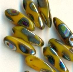 Dagger Beads Opak Gelbbraun mit Peacock bedampft