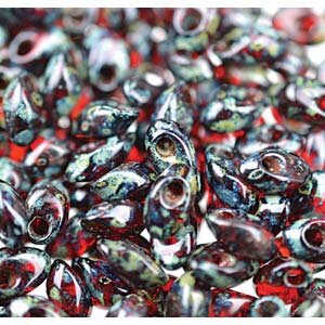 Magatama Long Transparent Garnet Picasso 4504