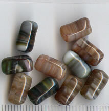 Glasperlen  Braungrünrot
