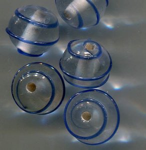 13 mm Glasperlen Klar mit Blau