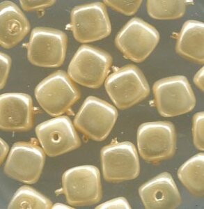 Würfel 5 x 5mm Glaswachsperlen Creme