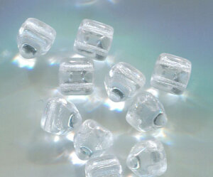 Tschechische Two-Hole Tile Pyramide CRYSTAL 00030