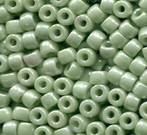 100gr. 8/0, 3mm MATUBO Rocailles CHALK LIGHT GREEN LUSTER...