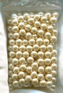 200 Stück 8mm Glaswachsperlen Creme