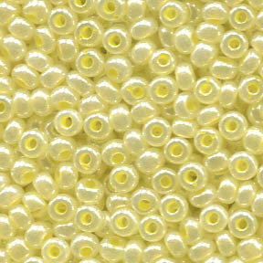250 gr. 2,6mm Rocailles Creme Perlglanz