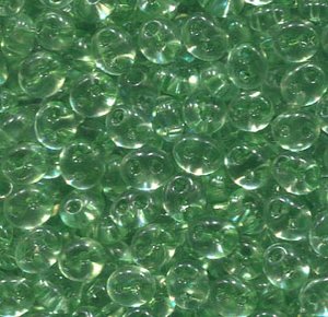 100gr. PRECIOSA Twin Beads Hellgrn Transparent mit Grneinzug 01261