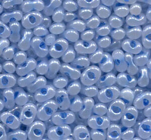 250gr. 4 x 2 Farfalle Rocailles Blau Perlglanz 37336
