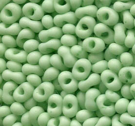 250gr. 4 x 2mm Farfalle Rocailles Grün Matt 03161