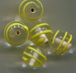 13 mm Glasperlen Klar mit Gelb