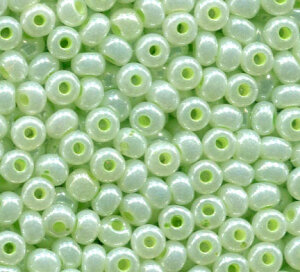 4mm Rocailles Hellgrün Opal Perlglanz  37152