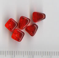 Glasperlen Pyramide Rot