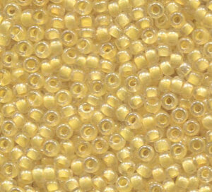 2,6mm Rocailles Transparent mit Gelbeinzug 38183
