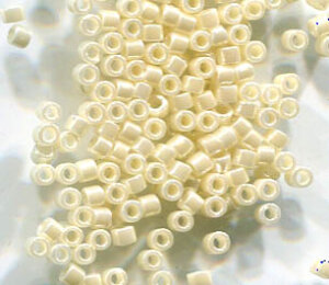 11/0 Delica Opak Cream Luster 1560