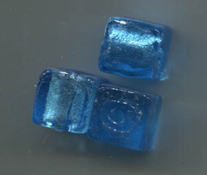 Glasperlen Würfel Blau