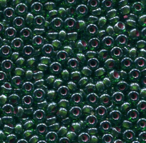 2,6mm Rocailles Grün mit Pinkeinzug 51128