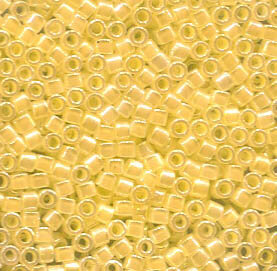 11/0 Delica Lined Crystal/Pale Yellow Lüsternd 232
