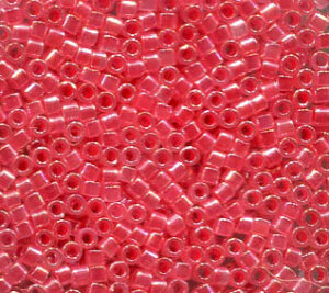 11/0 Delica Lined Crystal/Rose Lüsternd 236
