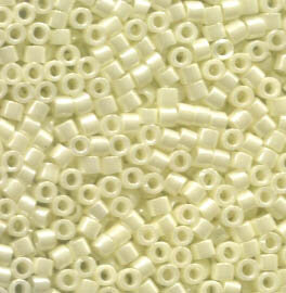 11/0 Delica Opak Pale Yellow Ceylon 1531