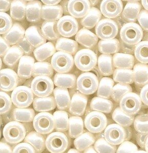 11/0 Roc. Ivory Ceylon 592