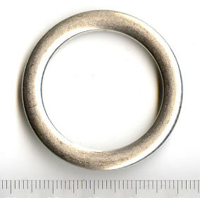 Metallring platinfarbend