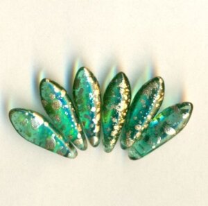Dagger Beads Grün mit Goldsprenkel