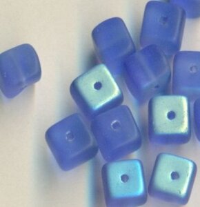 Glasperlen Würfel Blau Matt